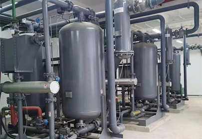 Which type of compressed air dryer is used in modern precision manufacturing production