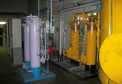 Regenerative compressed air dryer heatless
